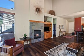 Enchantment At Eagle Crest 2 Bedroom Townhouse by RedAwning