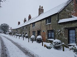 Stunning Historic 2-bed House in Shaftesbury