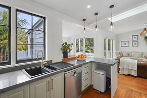 Tropical Paradise -Pool - Spa - Spacious