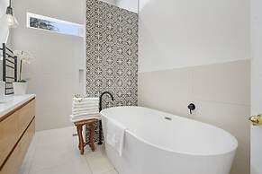 Tropical Paradise -Pool - Spa - Spacious