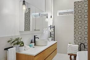 Tropical Paradise -Pool - Spa - Spacious