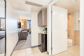 Castle at Palms at Waikīkī