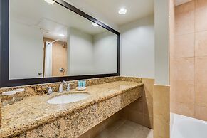 Castle at Palms at Waikīkī