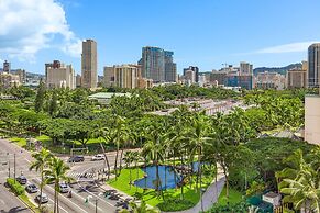 Castle at Palms at Waikīkī