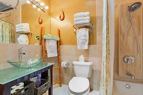 Castle at Palms at Waikīkī