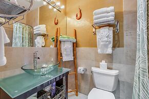 Castle at Palms at Waikīkī