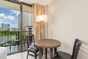 Castle at Palms at Waikīkī