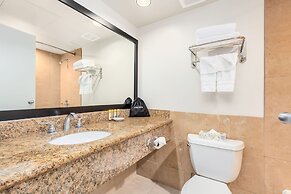 Castle at Palms at Waikīkī