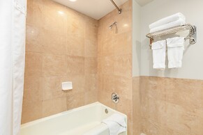 Castle at Palms at Waikīkī