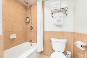 Castle at Palms at Waikīkī