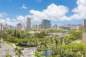 Castle at Palms at Waikīkī