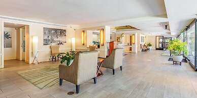 Castle at Palms at Waikīkī