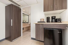 Castle at Palms at Waikīkī