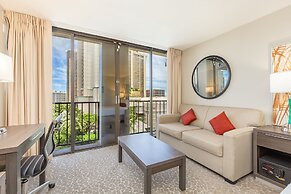 Castle at Palms at Waikīkī