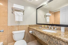 Castle at Palms at Waikīkī