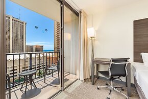 Castle at Palms at Waikīkī