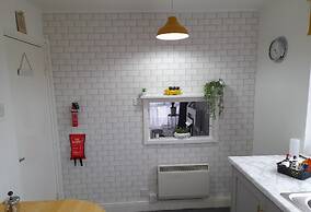 Whole Apartment With Balcony, Breakfast & Parking