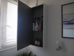 Whole Apartment With Balcony, Breakfast & Parking