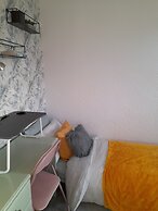 Whole Apartment With Balcony, Breakfast & Parking