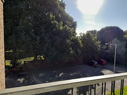 Whole Apartment With Balcony, Breakfast & Parking