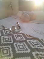 Whole Apartment With Balcony, Breakfast & Parking