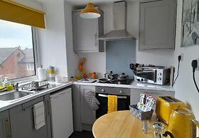 Whole Apartment With Balcony, Breakfast & Parking