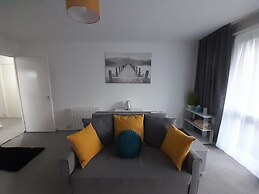 Whole Apartment With Balcony, Breakfast & Parking