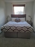 Whole Apartment With Balcony, Breakfast & Parking