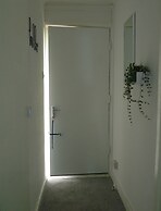 Whole Apartment With Balcony, Breakfast & Parking