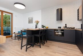 Warsaw Aleja Solidarności by Renters