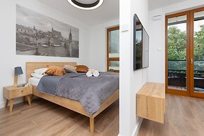 Warsaw Aleja Solidarności by Renters