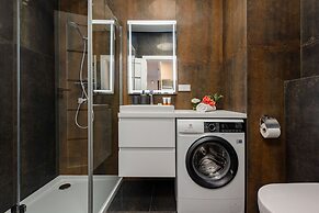 Warsaw Aleja Solidarności by Renters