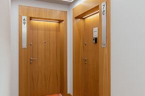 Warsaw Aleja Solidarności by Renters