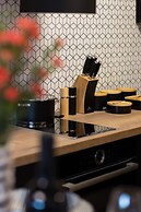 Warsaw Aleja Solidarności by Renters