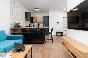 Warsaw Aleja Solidarności by Renters