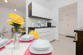 Studio Warsaw Kolejowa by Renters