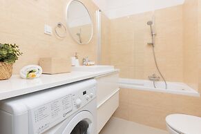 Studio Warsaw Kolejowa by Renters