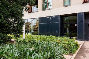 Studio Warsaw Kolejowa by Renters