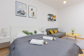 Studio Warsaw Kolejowa by Renters
