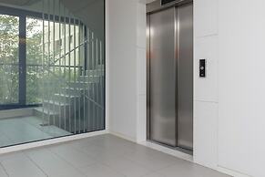 Studio Warsaw Kolejowa by Renters