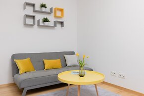 Studio Warsaw Kolejowa by Renters