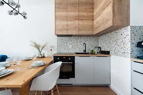 Lake Club Apartments - LoftAffair