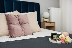 Lake Club Apartments - LoftAffair