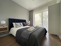 Lake Club Apartments - LoftAffair