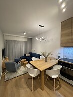 Lake Club Apartments - LoftAffair