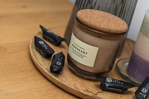 Lake Club Apartments - LoftAffair