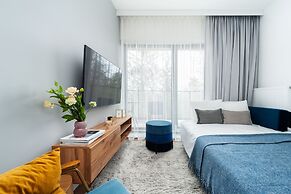 Lake Club Apartments - LoftAffair