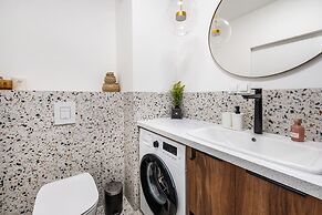 Lake Club Apartments - LoftAffair