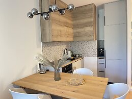 Lake Club Apartments - LoftAffair