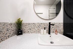 Lake Club Apartments - LoftAffair